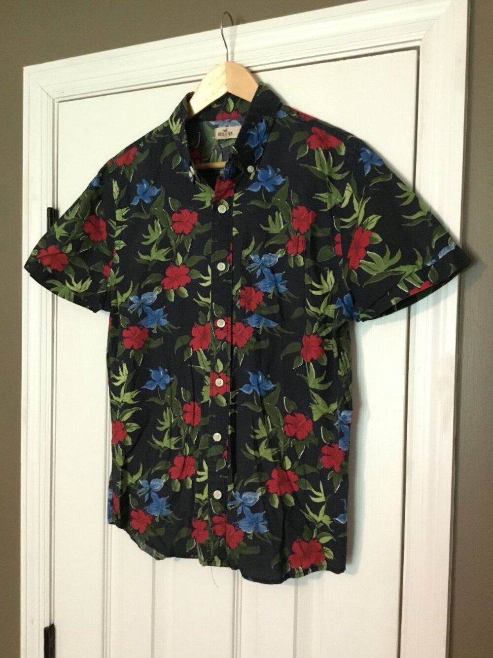 HOLLISTER - Button Down Floral Hawaiian Shirt - 100% Cotton - Size: Men's S